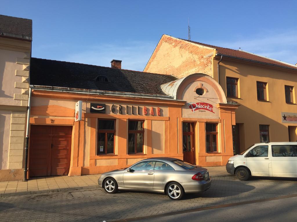 Grillbar Penzion&Restaurant Spišská Nová Ves Esterno foto