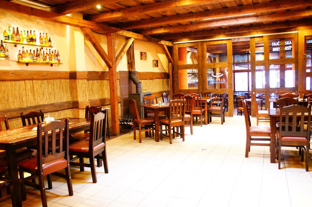 Grillbar Penzion&Restaurant Spišská Nová Ves Esterno foto