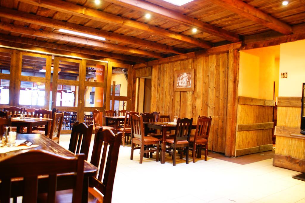 Grillbar Penzion&Restaurant Spišská Nová Ves Esterno foto