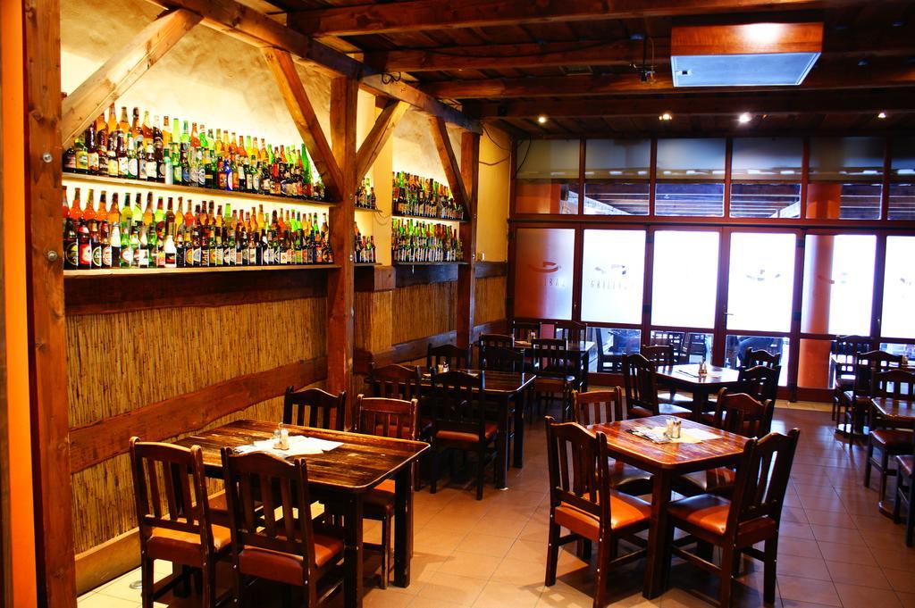 Grillbar Penzion&Restaurant Spišská Nová Ves Esterno foto