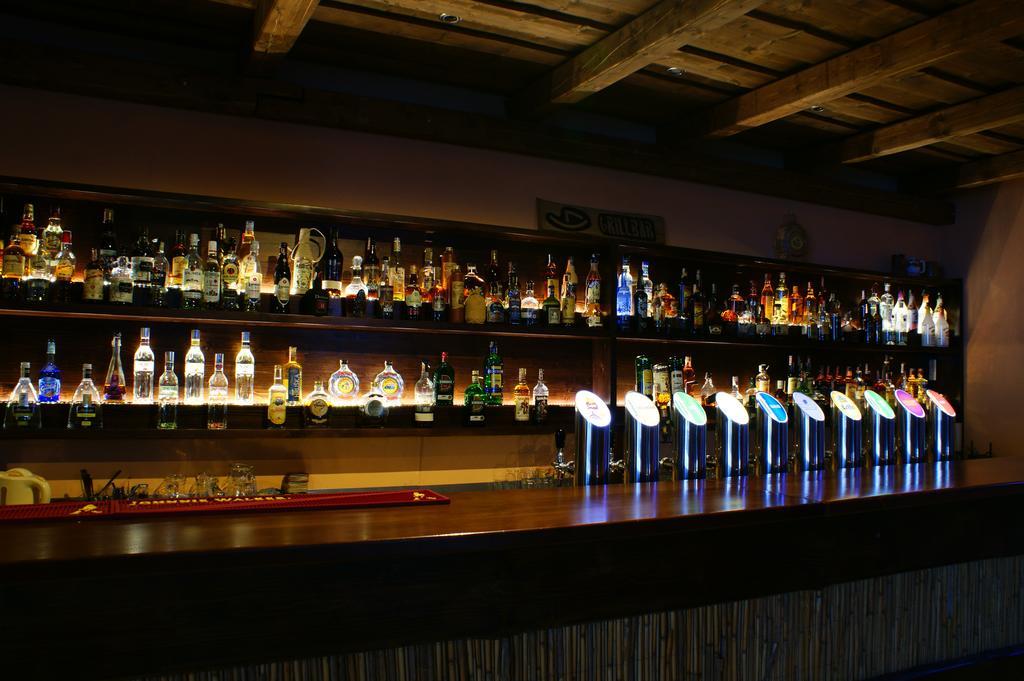 Grillbar Penzion&Restaurant Spišská Nová Ves Esterno foto