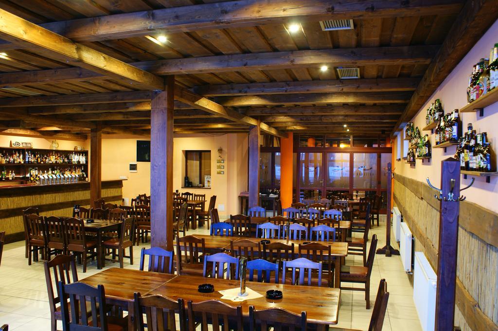 Grillbar Penzion&Restaurant Spišská Nová Ves Esterno foto